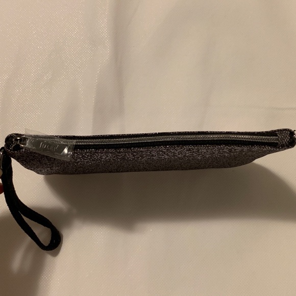🆕 New Shiny Wristlet - Picture 10 of 14